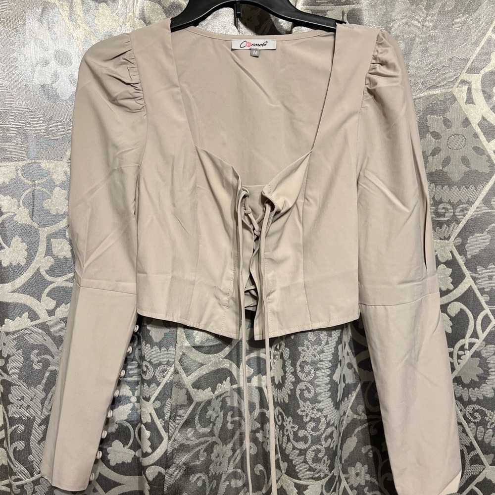 Conmoto tie front top